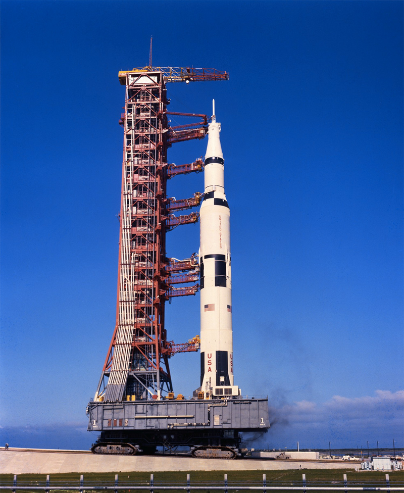 Illustration for article titled Amazing photos from NASA's vaults show how they assembled Apollo 11